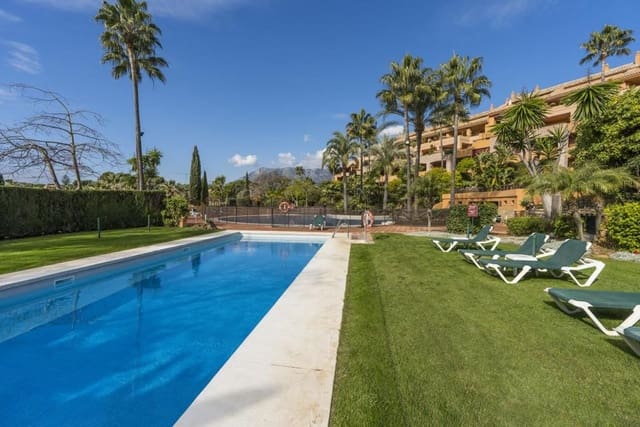 Apartamento de 3 habitaciones en Bahía de Marbella, Marbella en venta con piscina garaje - 1.100.000 € (Ref: 9008466)