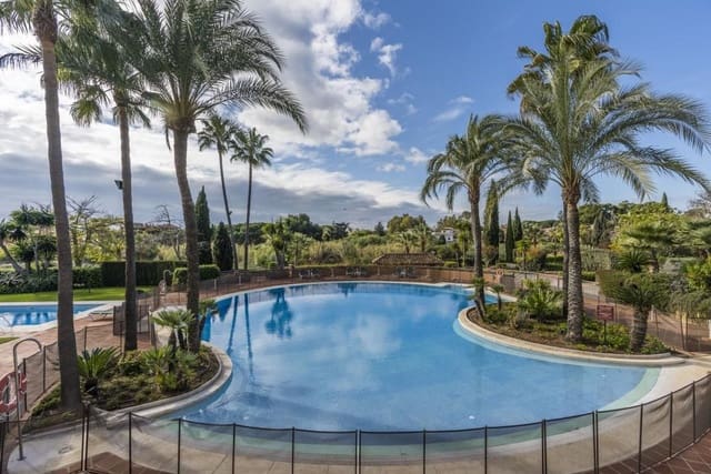 Apartamento de 3 habitaciones en Bahía de Marbella, Marbella en venta con piscina garaje - 1.100.000 € (Ref: 9008466)