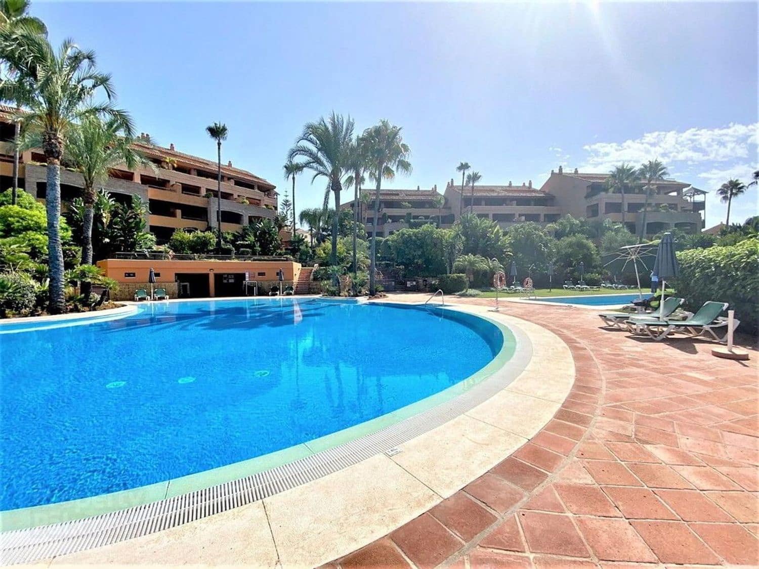 Apartamento de 3 habitaciones en Bahía de Marbella en venta con piscina garaje - 1.100.000 € (Ref: 9008466)