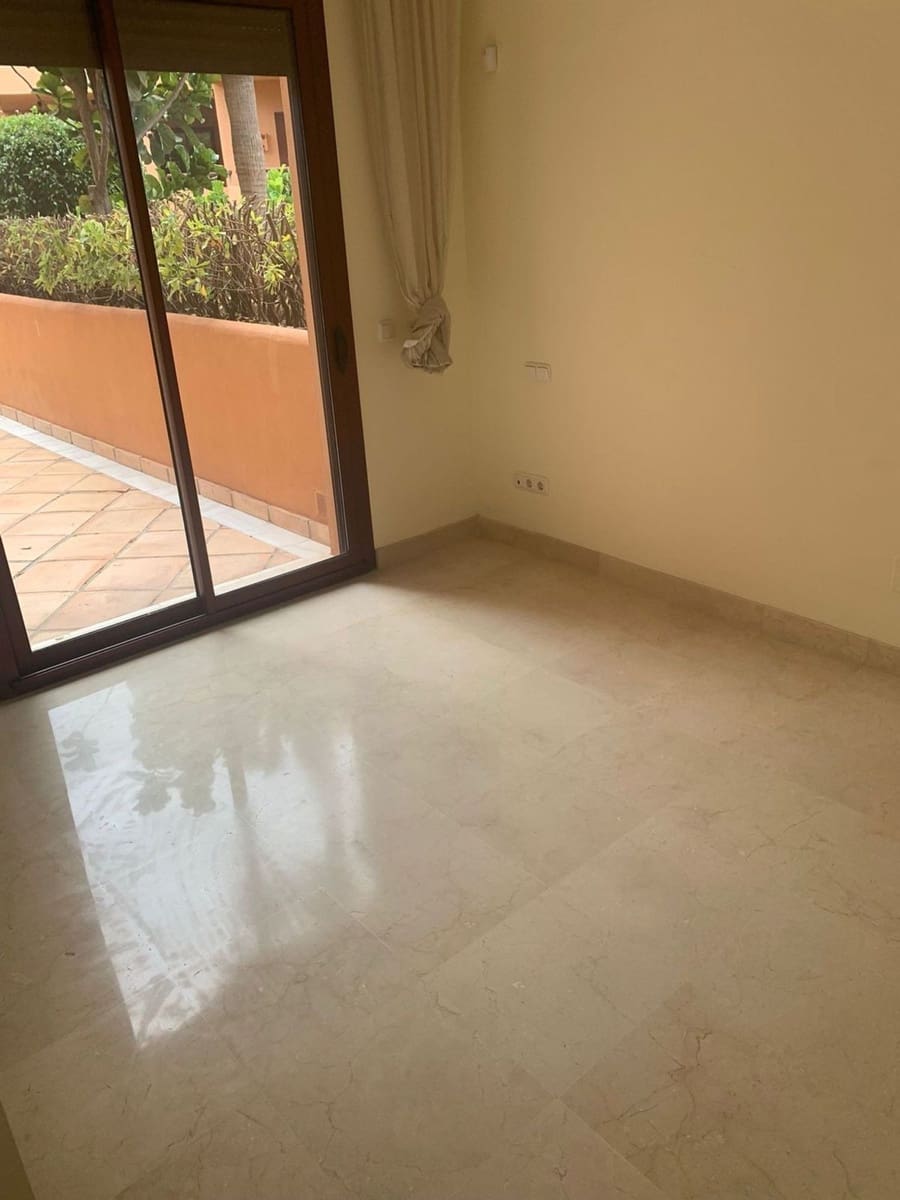 Apartamento de 3 habitaciones en Bahía de Marbella en venta con piscina garaje - 1.100.000 € (Ref: 9008466)