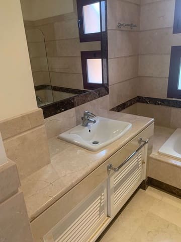 Apartamento de 3 habitaciones en Bahía de Marbella, Marbella en venta con piscina garaje - 1.100.000 € (Ref: 9008466)