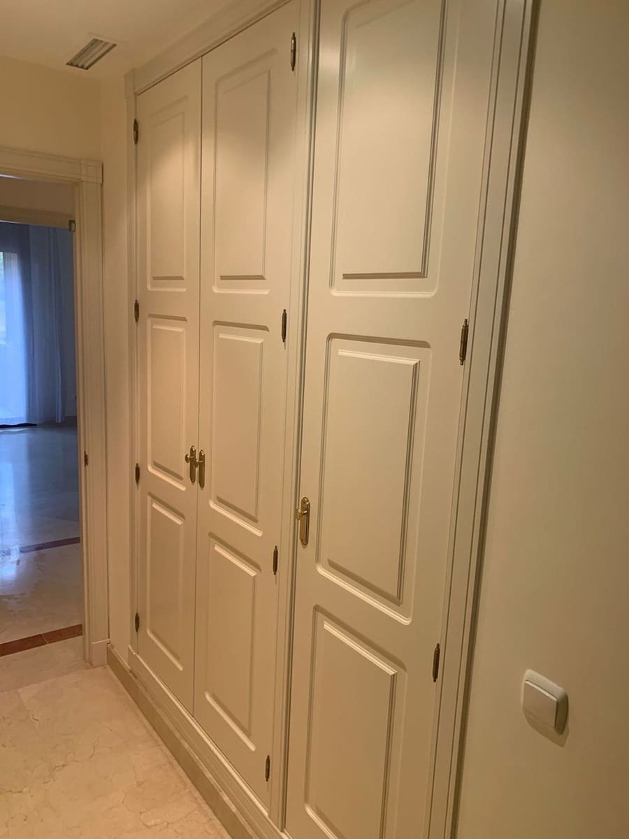 Apartamento de 3 habitaciones en Bahía de Marbella en venta con piscina garaje - 1.100.000 € (Ref: 9008466)