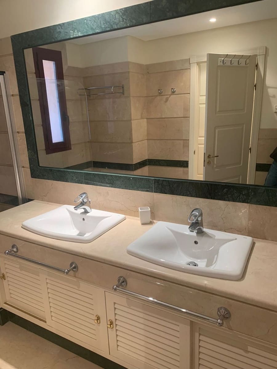 Apartamento de 3 habitaciones en Bahía de Marbella en venta con piscina garaje - 1.100.000 € (Ref: 9008466)