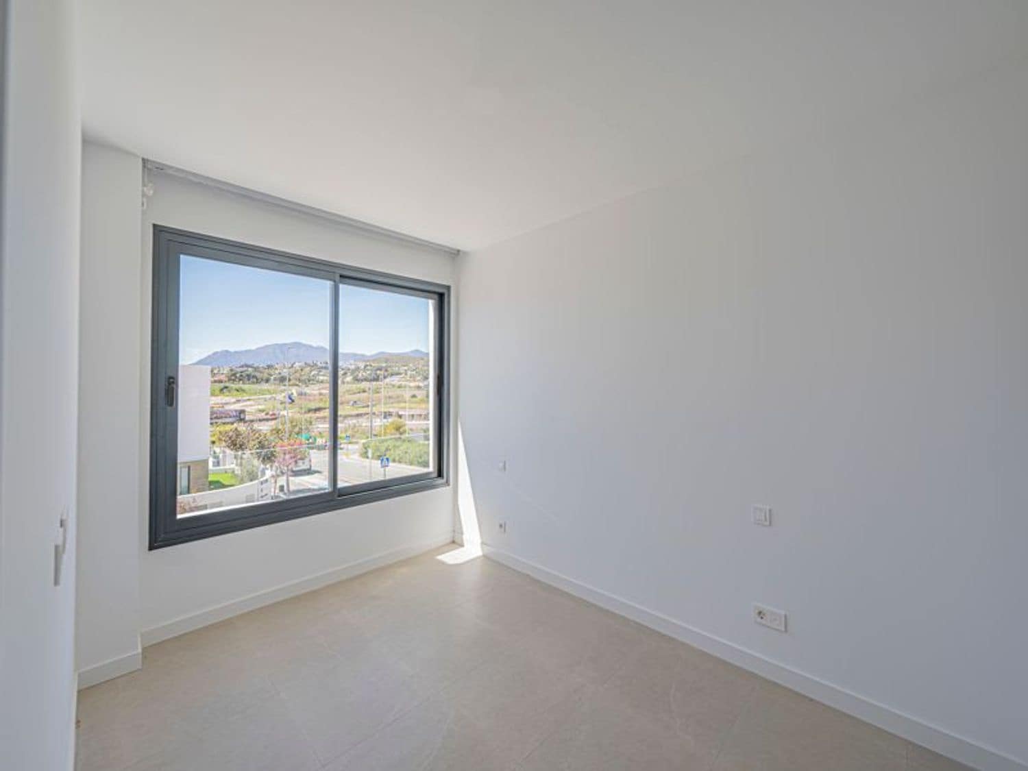 4 quarto Casa em Banda para venda em New Golden Mile com piscina garagem - 1 065 000 € (Ref: 9797536)