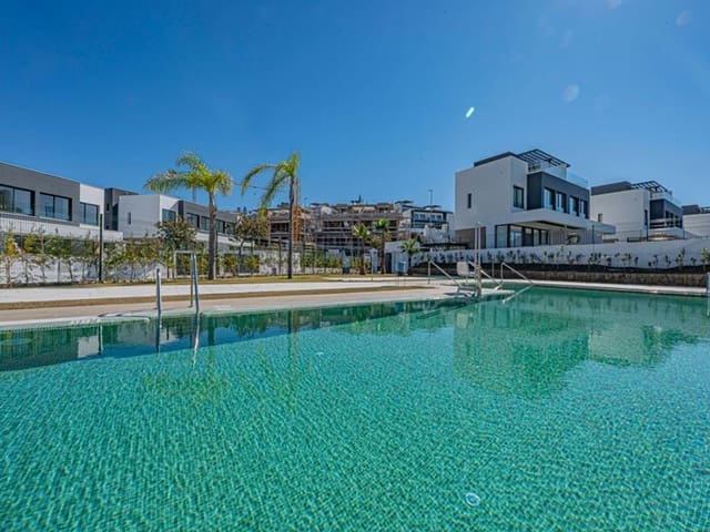 4 quarto Casa em Banda para venda em Nueva Atalaya, Estepona com piscina garagem - 1 065 000 € (Ref: 9797536)