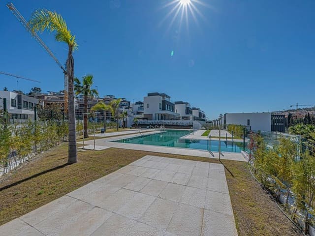 4 quarto Casa em Banda para venda em Nueva Atalaya, Estepona com piscina garagem - 1 065 000 € (Ref: 9797536)