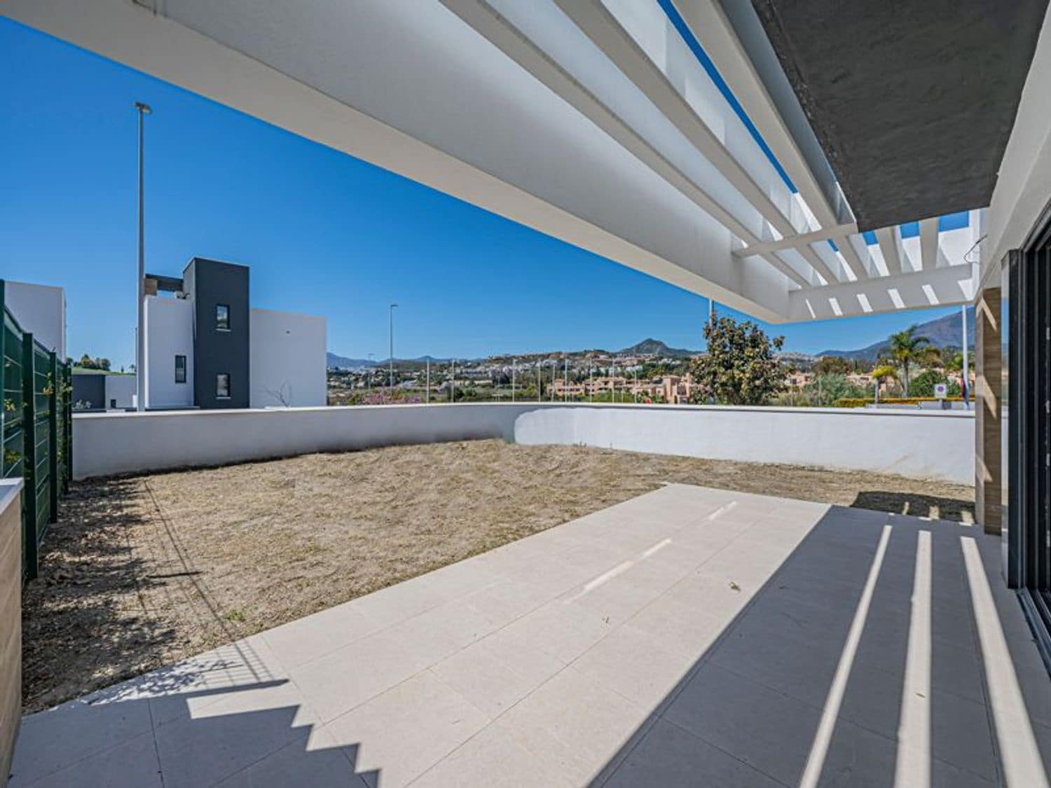 4 quarto Casa em Banda para venda em New Golden Mile com piscina garagem - 1 065 000 € (Ref: 9797536)