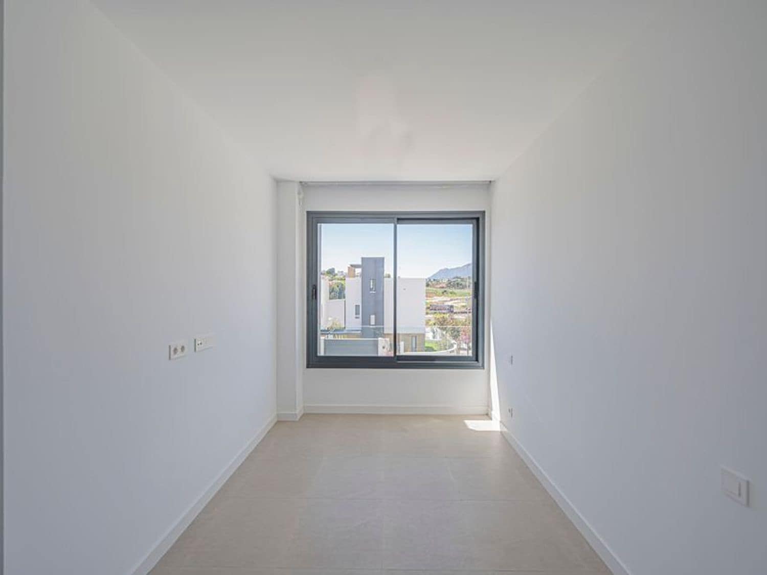 4 quarto Casa em Banda para venda em New Golden Mile com piscina garagem - 1 065 000 € (Ref: 9797536)