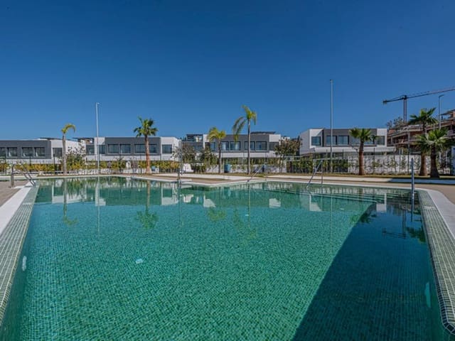 4 quarto Casa em Banda para venda em Nueva Atalaya, Estepona com piscina garagem - 1 065 000 € (Ref: 9797536)