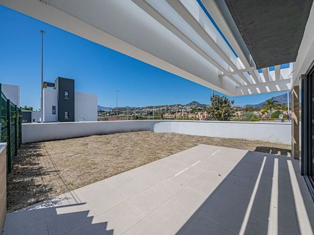 4 quarto Casa em Banda para venda em Nueva Atalaya, Estepona com piscina garagem - 1 065 000 € (Ref: 9797536)