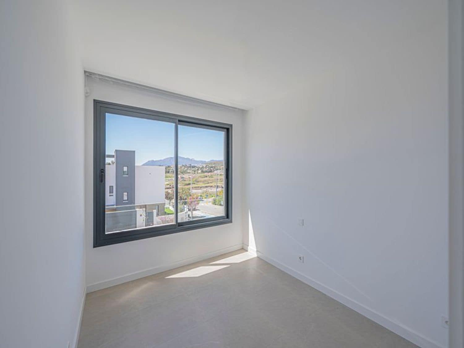 4 quarto Casa em Banda para venda em New Golden Mile com piscina garagem - 1 065 000 € (Ref: 9797536)