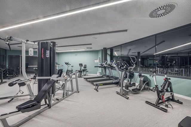 3 sovrum Lägenhet till salu i Cancelada, Estepona med pool garage - 485 000 € (Ref: 9797539)