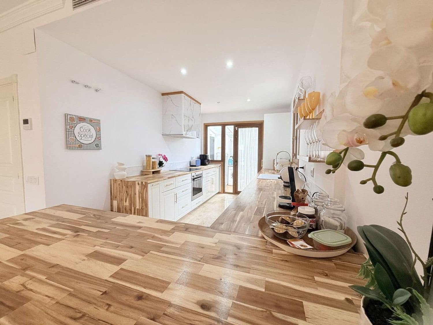 4 bedroom Townhouse for sale in New Golden Mile with pool garage - € 800,000 (Ref: 9797540)