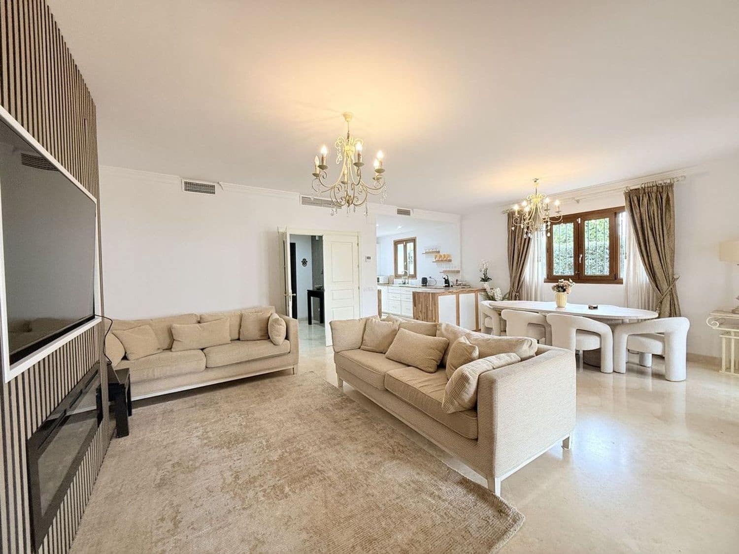 4 bedroom Townhouse for sale in New Golden Mile with pool garage - € 800,000 (Ref: 9797540)