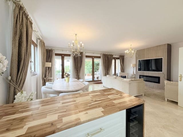 4 makuuhuone Omakotitalo myytävänä paikassa Benamara - Atalaya, Estepona mukana uima-altaan 
autotalli - 800 000 € (Ref: 9797540)