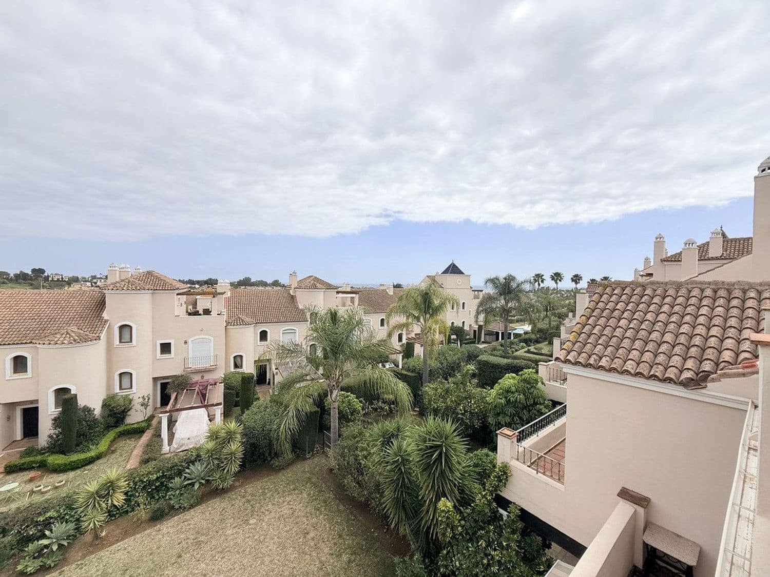 4 bedroom Townhouse for sale in New Golden Mile with pool garage - € 800,000 (Ref: 9797540)