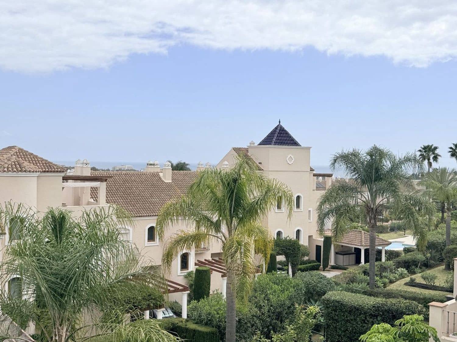 4 bedroom Townhouse for sale in New Golden Mile with pool garage - € 800,000 (Ref: 9797540)