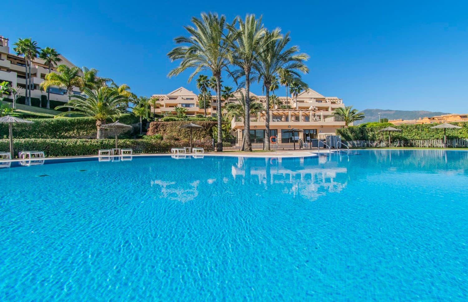 2 makuuhuone Huoneisto myytävänä paikassa Benahavis mukana uima-altaan 
autotalli - 459 000 € (Ref: 9797545)