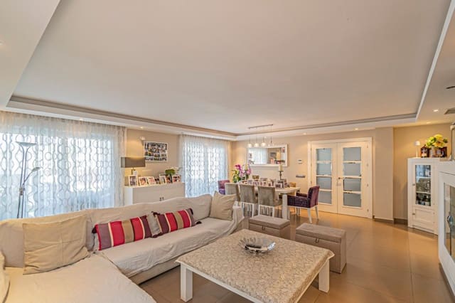 Chalet de 5 habitaciones en San Pedro de Alcántara Pueblo, Marbella en venta con piscina garaje - 1.950.000 € (Ref: 9797546)