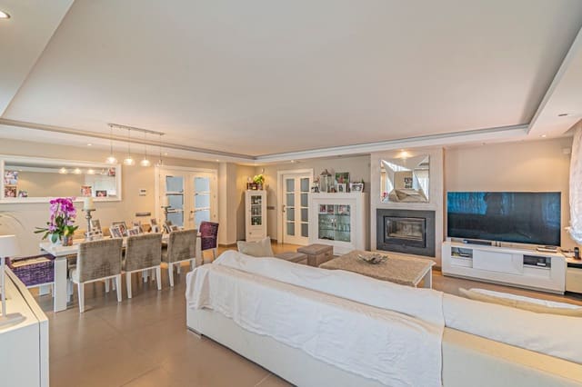 Chalet de 5 habitaciones en San Pedro de Alcántara Pueblo, Marbella en venta con piscina garaje - 1.950.000 € (Ref: 9797546)
