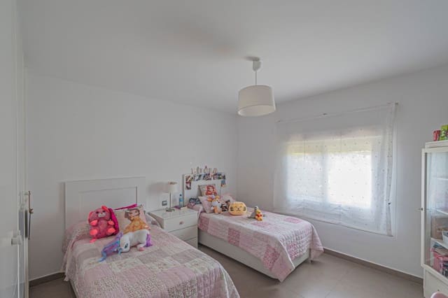 Chalet de 5 habitaciones en San Pedro de Alcántara Pueblo, Marbella en venta con piscina garaje - 1.950.000 € (Ref: 9797546)