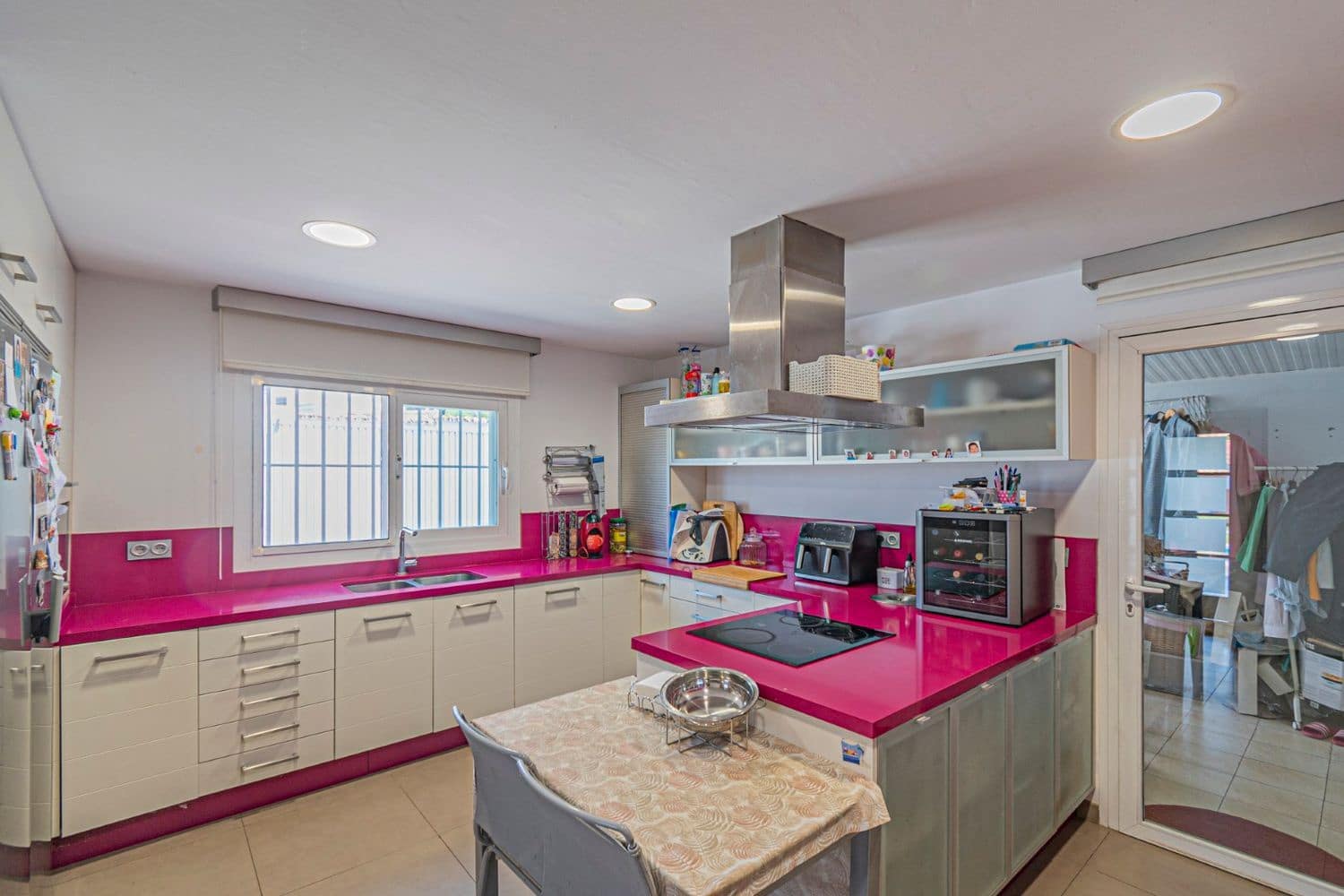 5 bedroom Villa for sale in San Pedro de Alcantara with pool garage - € 1,950,000 (Ref: 9797546)