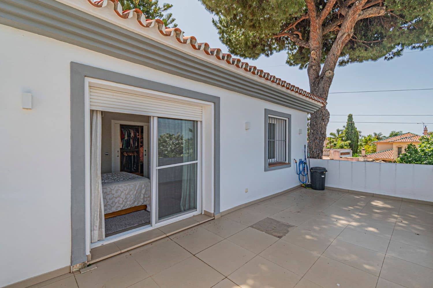 5 bedroom Villa for sale in San Pedro de Alcantara with pool garage - € 1,950,000 (Ref: 9797546)