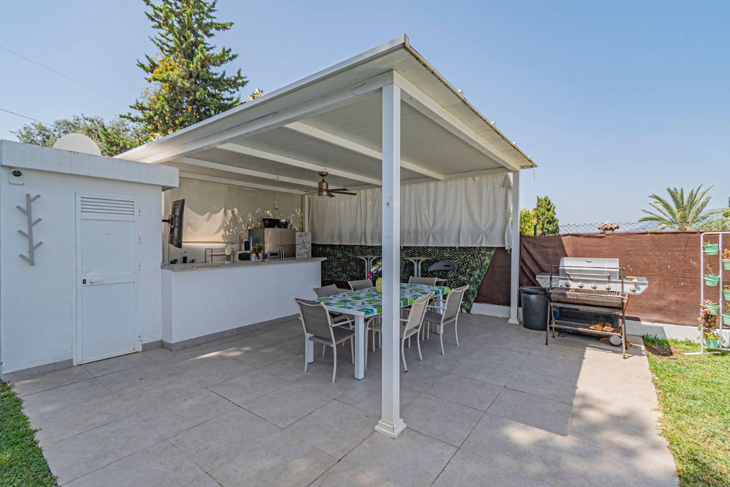 5 bedroom Villa for sale in San Pedro de Alcantara with pool garage - € 1,950,000 (Ref: 9797546)