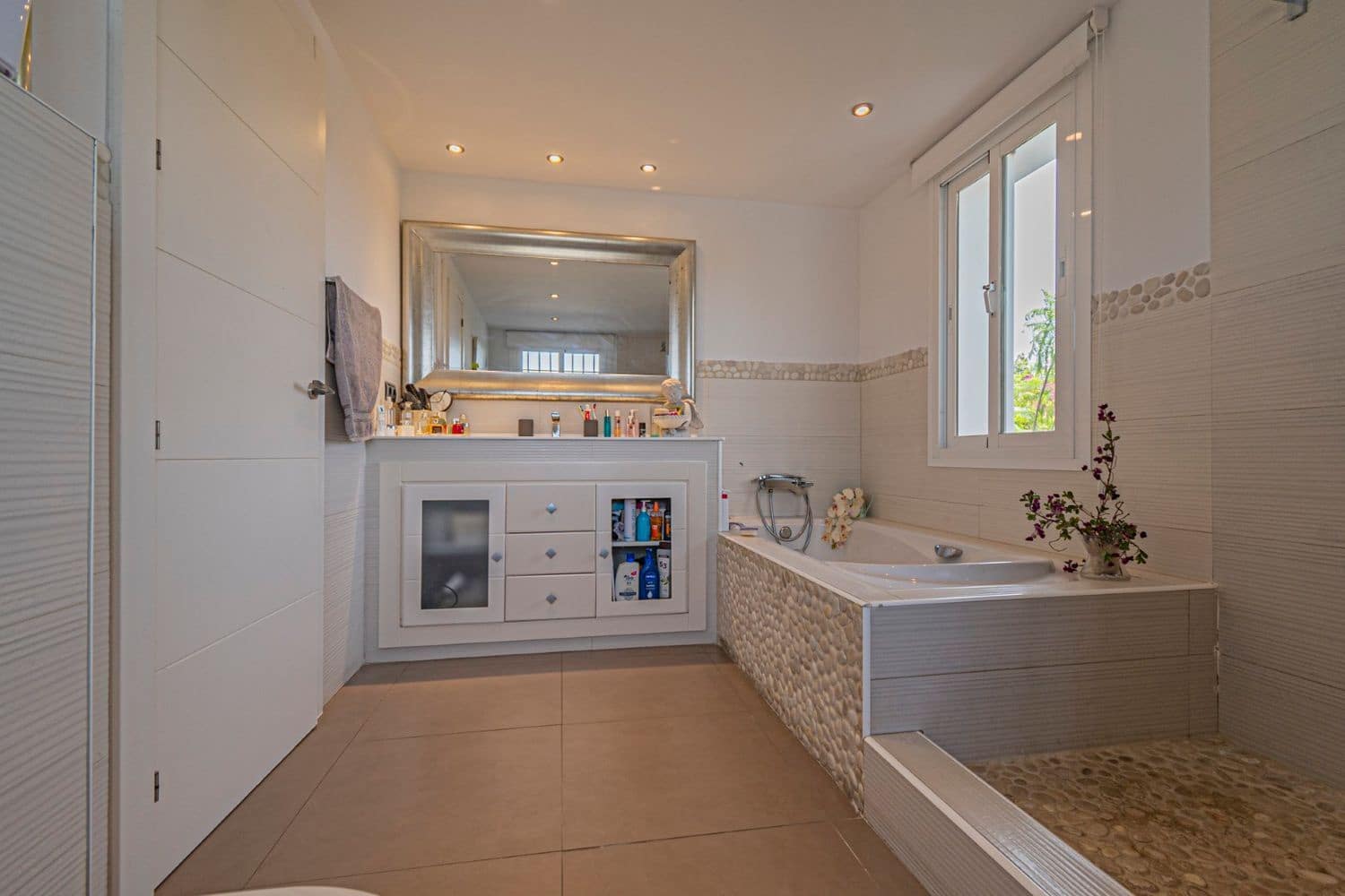 5 bedroom Villa for sale in San Pedro de Alcantara with pool garage - € 1,950,000 (Ref: 9797546)