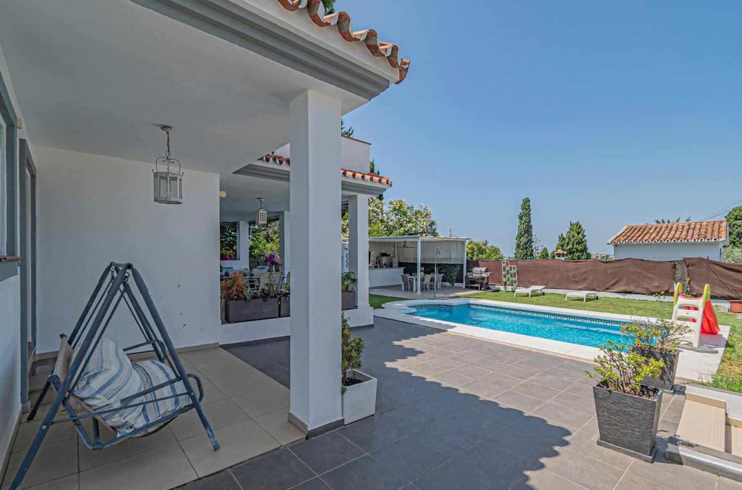 5 bedroom Villa for sale in San Pedro de Alcantara with pool garage - € 1,950,000 (Ref: 9797546)