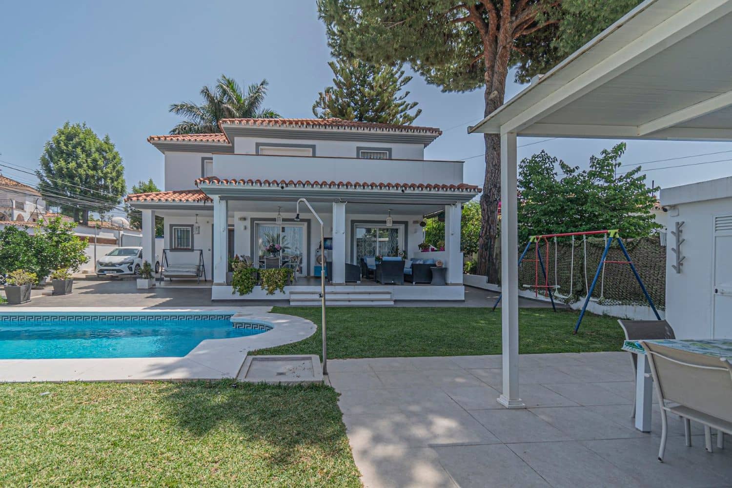 5 bedroom Villa for sale in San Pedro de Alcantara with pool garage - € 1,950,000 (Ref: 9797546)