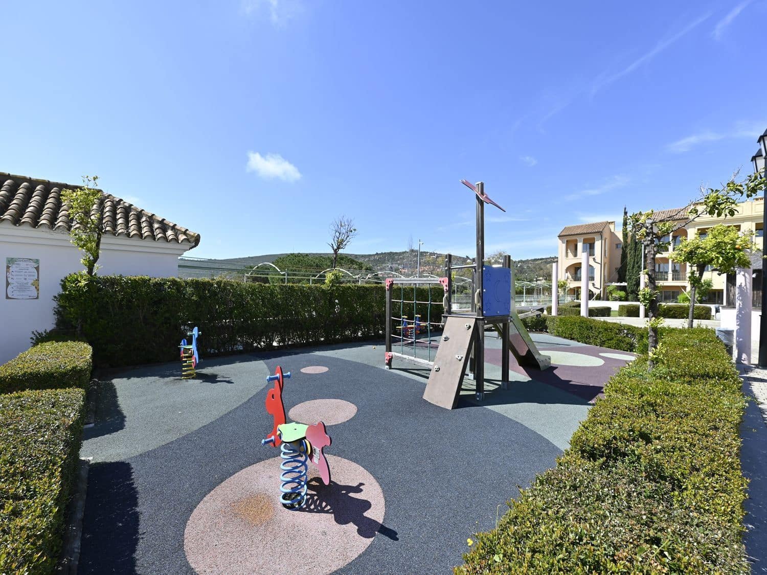 2 sovrum Lägenhet till salu i Manilva med pool garage - 199 000 € (Ref: 9797549)