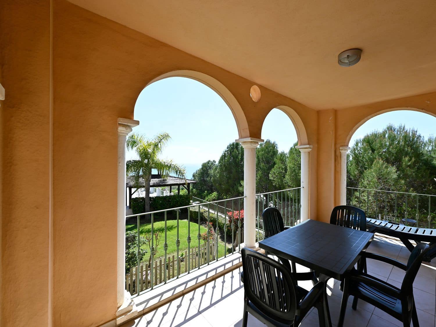 2 sovrum Lägenhet till salu i Manilva med pool garage - 199 000 € (Ref: 9797549)