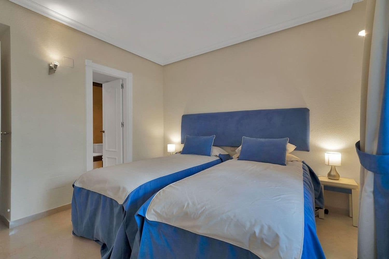 2 slaapkamer Appartement te koop in New Golden Mile met zwembad garage - € 625.000 (Ref: 9797550)