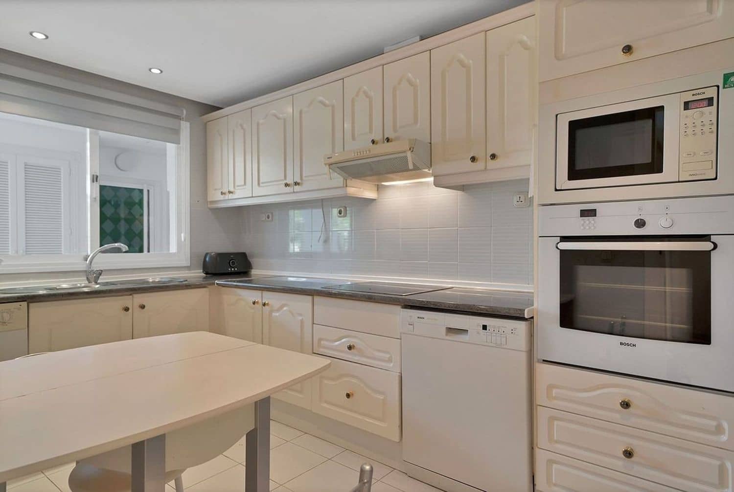 2 slaapkamer Appartement te koop in New Golden Mile met zwembad garage - € 625.000 (Ref: 9797550)