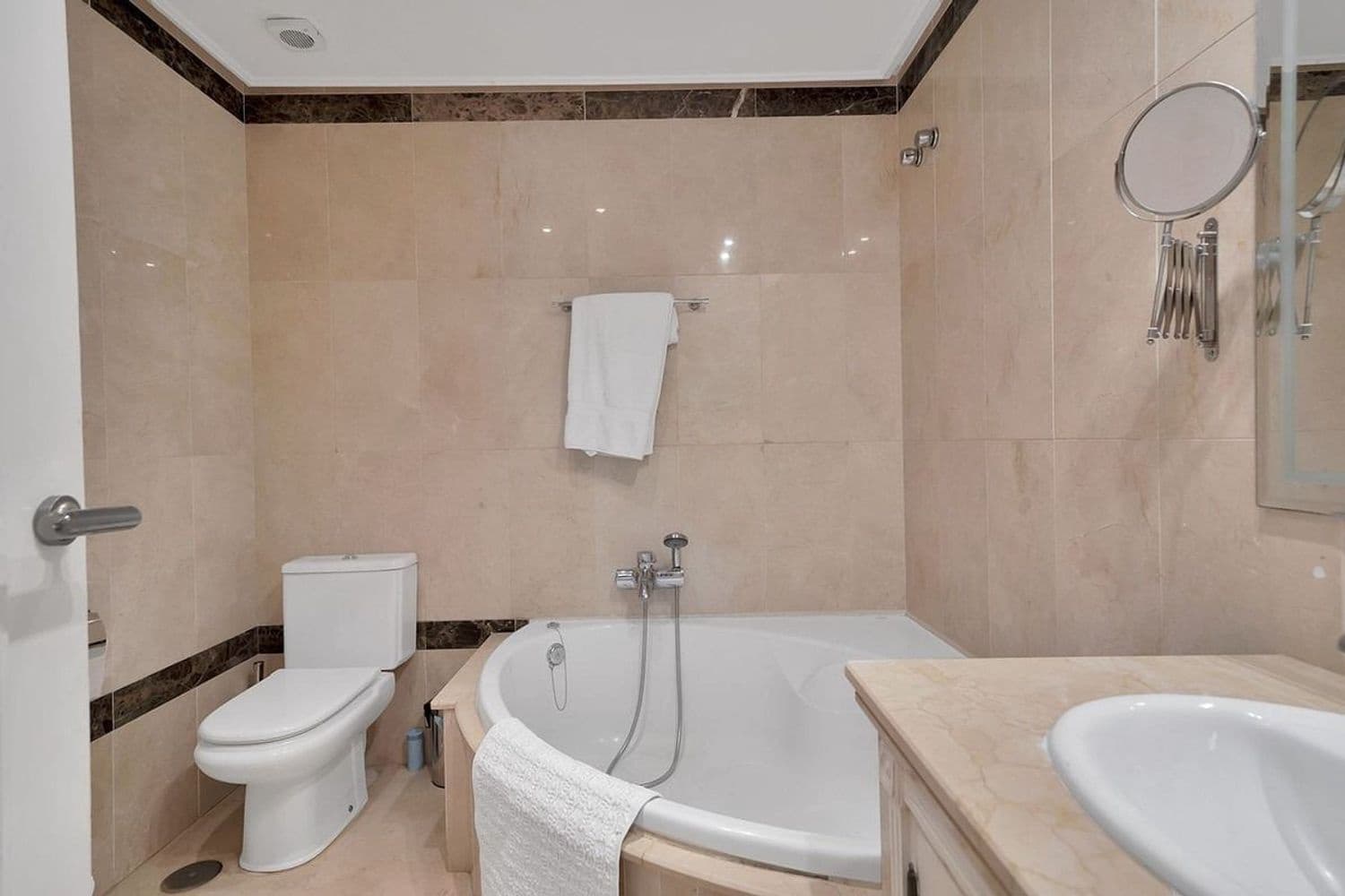 2 slaapkamer Appartement te koop in New Golden Mile met zwembad garage - € 625.000 (Ref: 9797550)