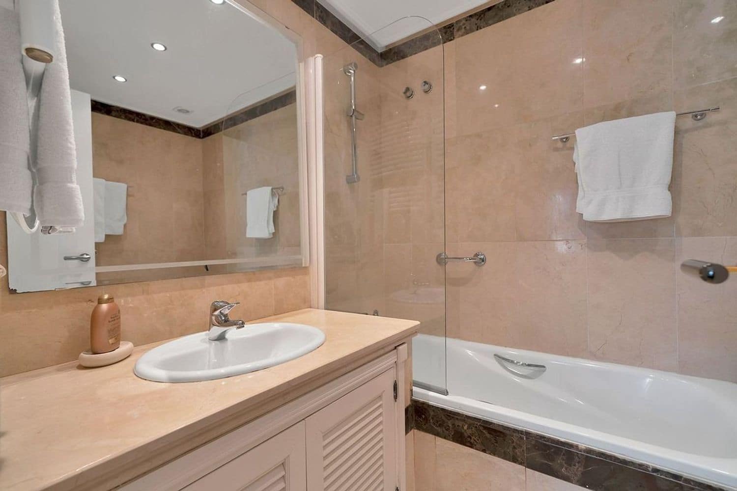 2 slaapkamer Appartement te koop in New Golden Mile met zwembad garage - € 625.000 (Ref: 9797550)