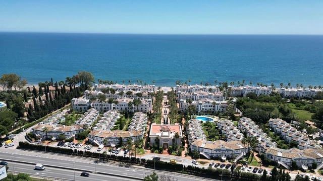 2 slaapkamer Appartement te koop in Selwo, Estepona met zwembad garage - € 625.000 (Ref: 9797550)