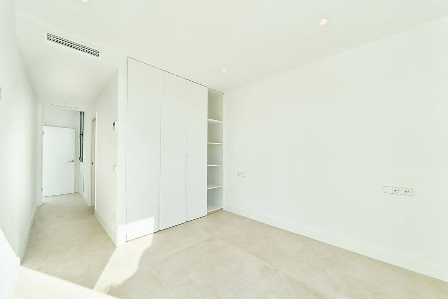 3 camera da letto Villa in vendita in New Golden Mile con piscina garage - 1.950.000 € (Rif: 9797551)