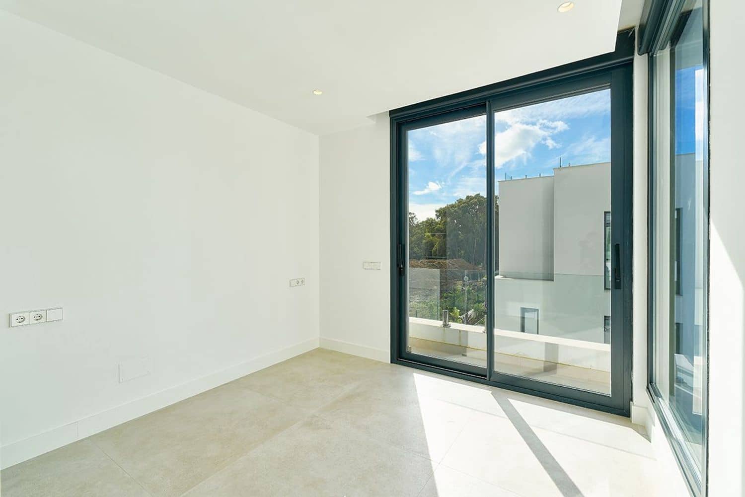 3 camera da letto Villa in vendita in New Golden Mile con piscina garage - 1.950.000 € (Rif: 9797551)