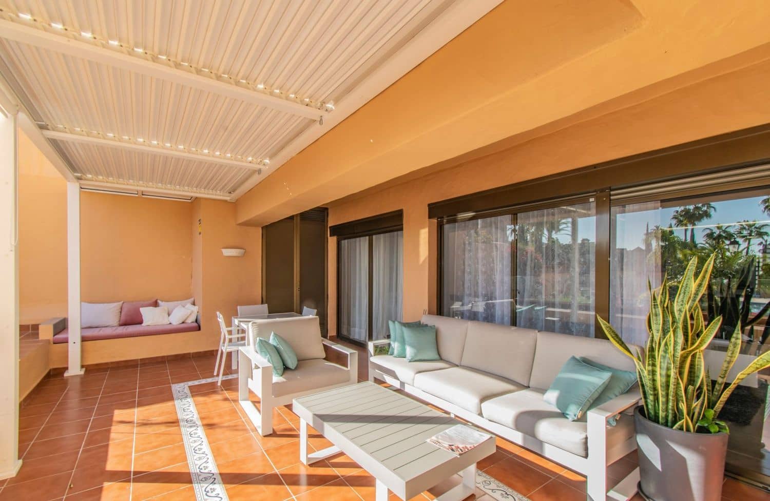 Apartamento de 2 habitaciones en New Golden Mile en venta con piscina garaje - 465.000 € (Ref: 9797554)