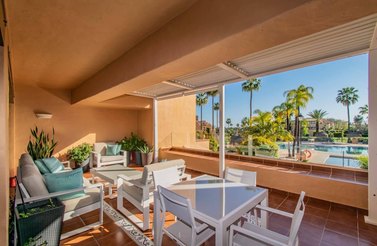 Apartamento de 2 habitaciones en New Golden Mile en venta con piscina garaje - 465.000 € (Ref: 9797554)