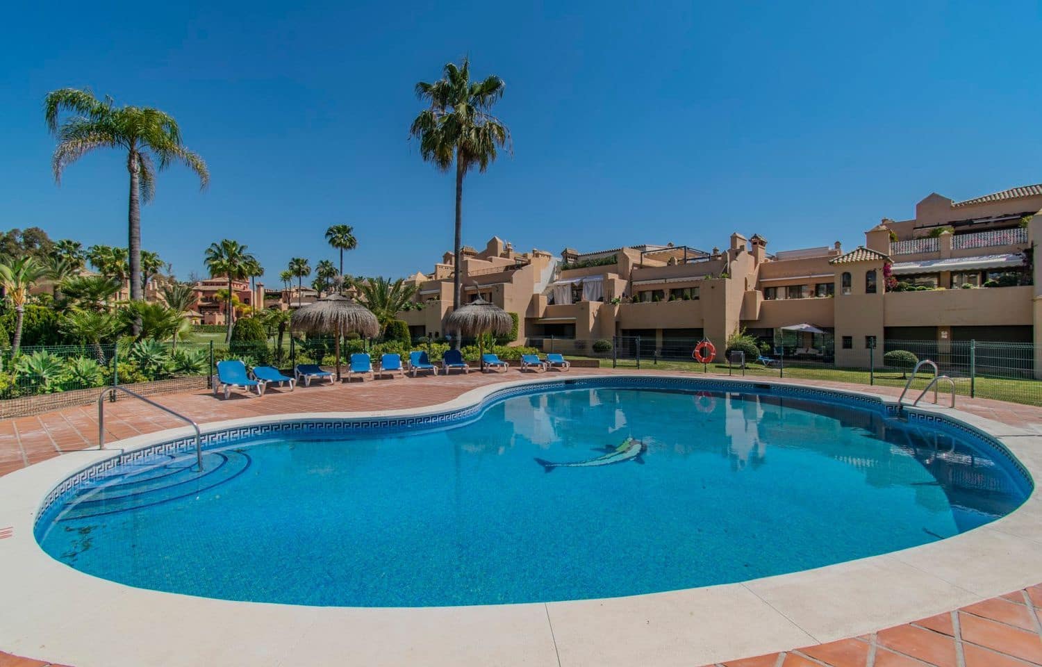 Apartamento de 2 habitaciones en New Golden Mile en venta con piscina garaje - 465.000 € (Ref: 9797554)