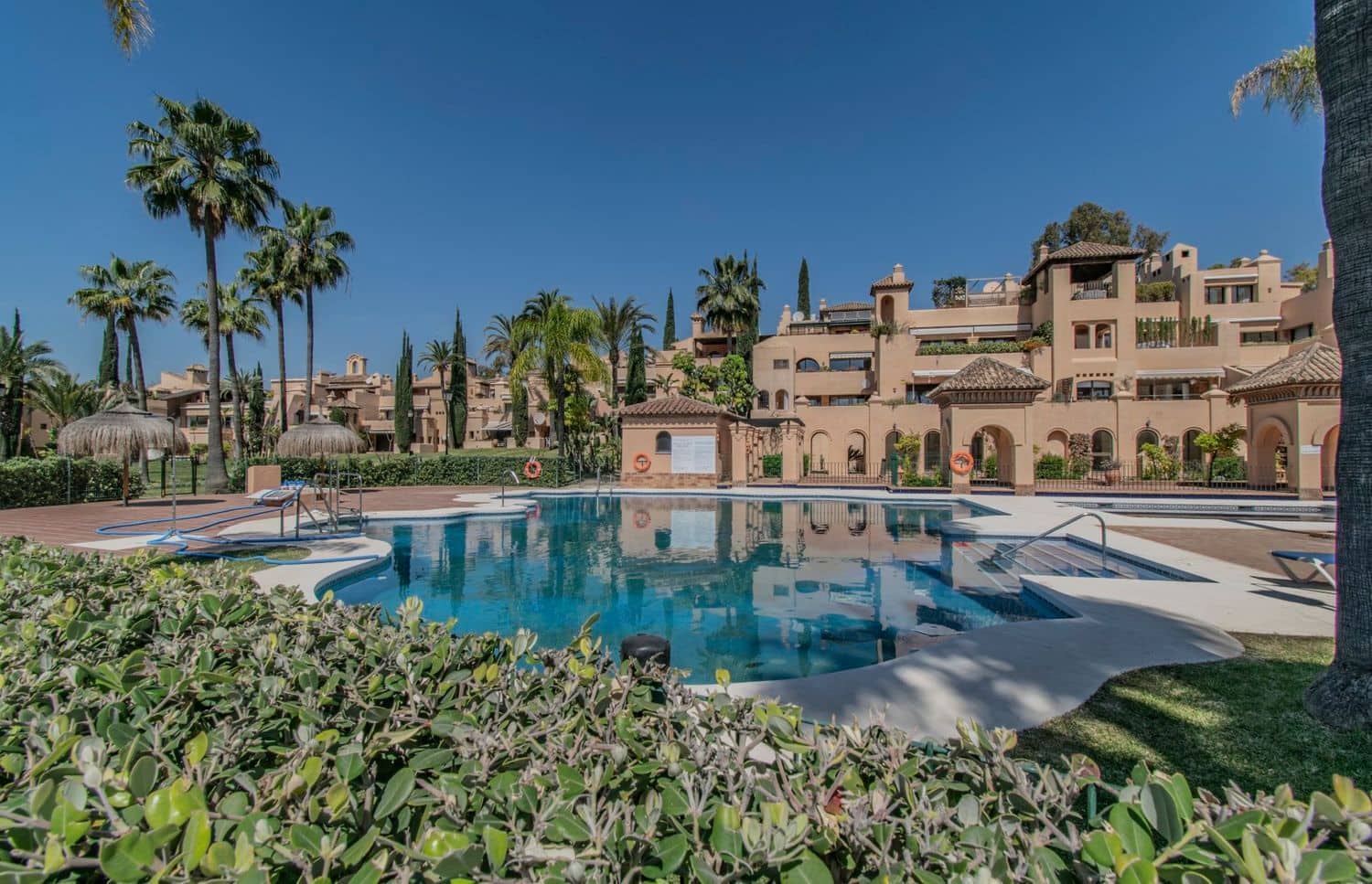 Apartamento de 2 habitaciones en New Golden Mile en venta con piscina garaje - 465.000 € (Ref: 9797554)