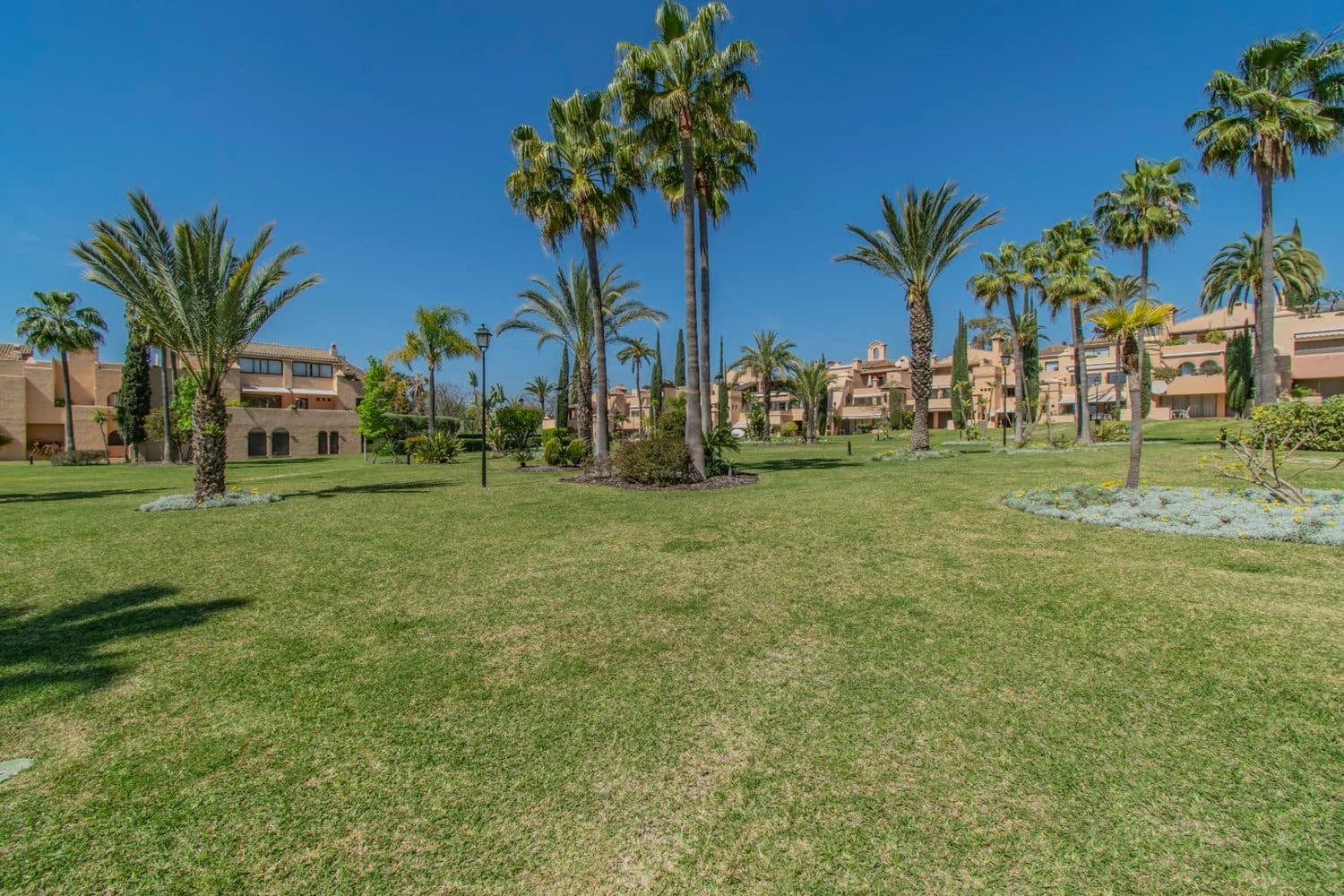 Apartamento de 2 habitaciones en New Golden Mile en venta con piscina garaje - 465.000 € (Ref: 9797554)