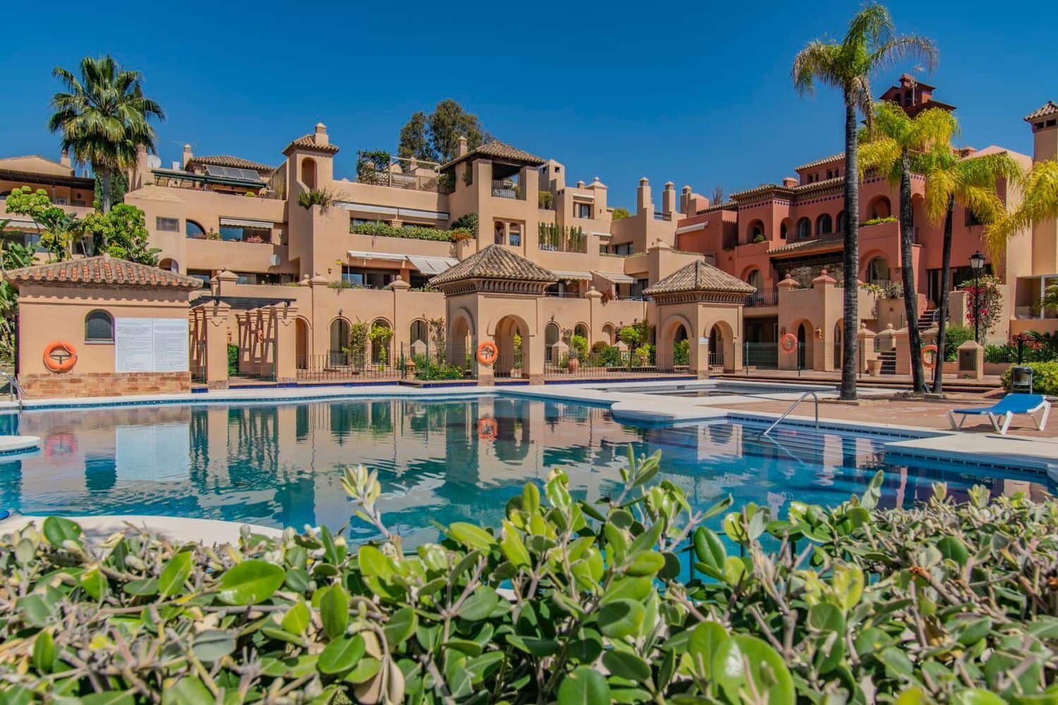 Apartamento de 2 habitaciones en New Golden Mile en venta con piscina garaje - 465.000 € (Ref: 9797554)