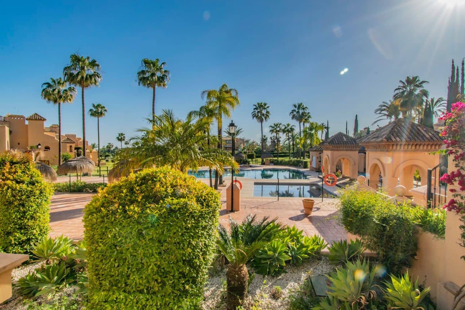 Apartamento de 2 habitaciones en New Golden Mile en venta con piscina garaje - 465.000 € (Ref: 9797554)