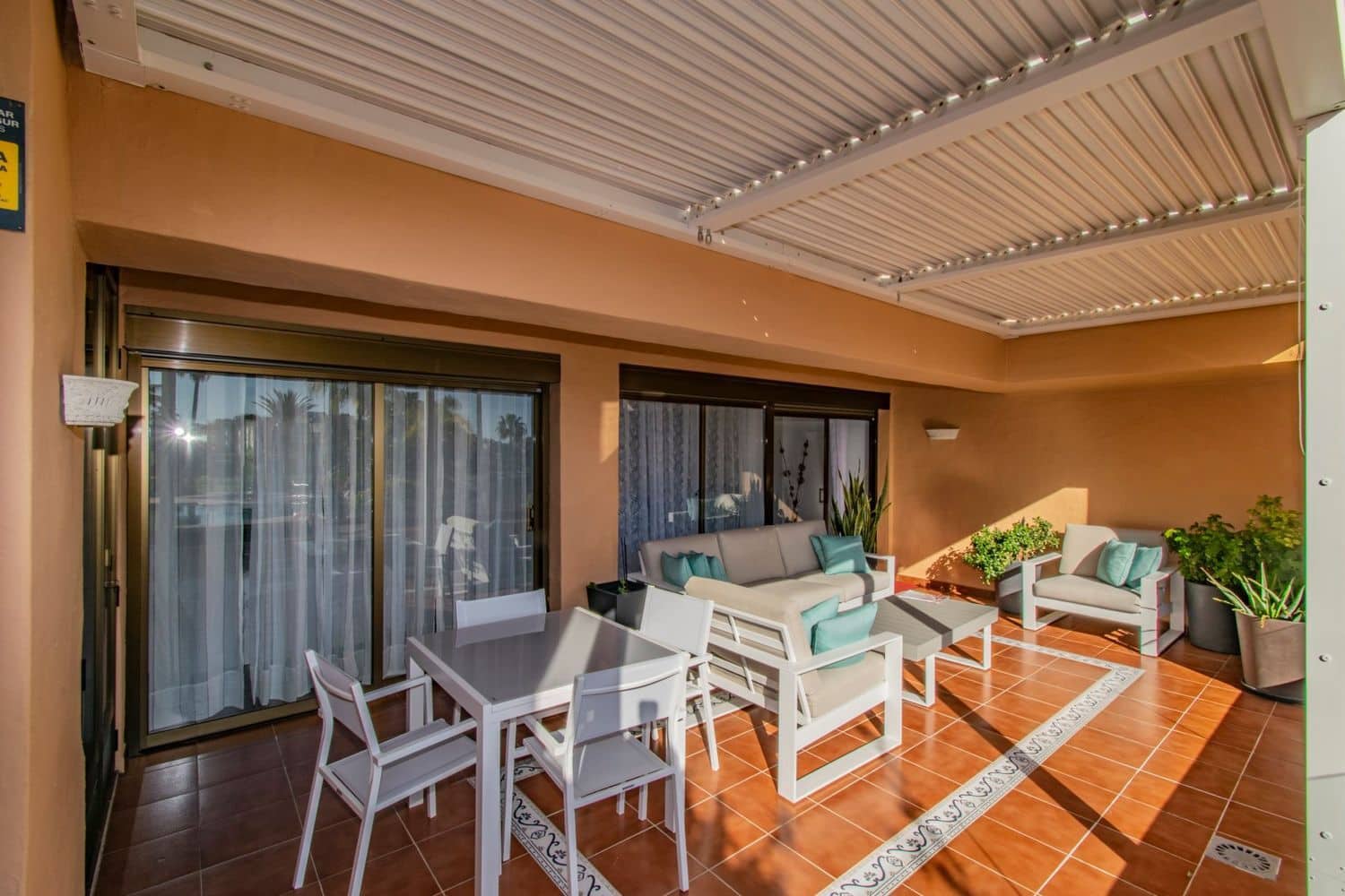 Apartamento de 2 habitaciones en New Golden Mile en venta con piscina garaje - 465.000 € (Ref: 9797554)