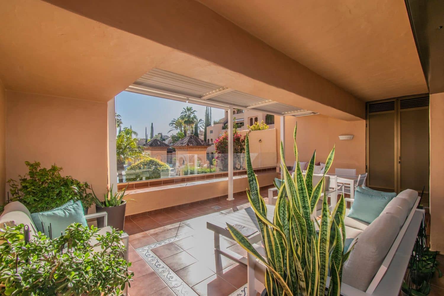 Apartamento de 2 habitaciones en New Golden Mile en venta con piscina garaje - 465.000 € (Ref: 9797554)