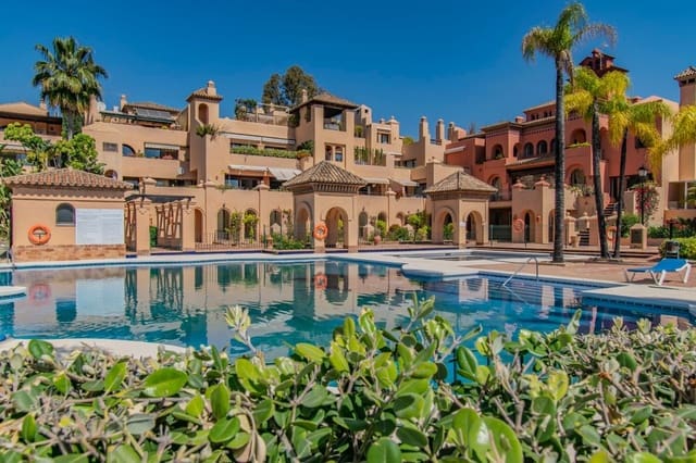 2 sovrum Lägenhet till salu i Nueva Atalaya, Estepona med pool garage - 465 000 € (Ref: 9797554)